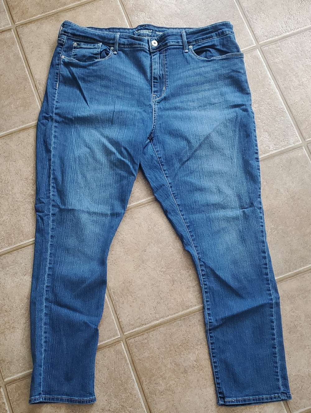 Signature by Levi Strauss Women's Skinny Jeans in Blue Wash